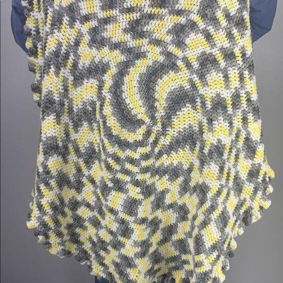 Handmade Knitted Crocheted Grey Yellow White Round‎ lap baby Blanket - Picture 5 of 9